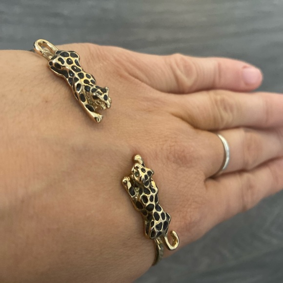 Aldo Handcuff - Picture 2 of 3